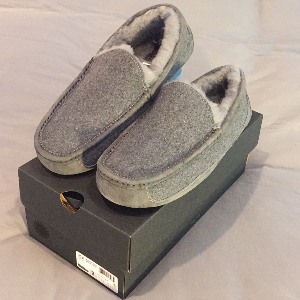 UGG- Men’s Ascot Wool lined Slipper